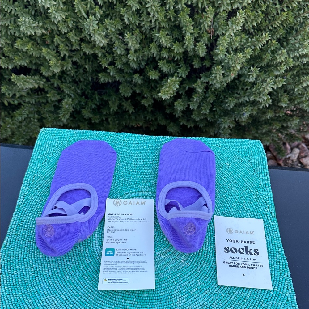 GAIAM Lavender Yoga Socks-brand new/never used-originally packed. - Picture 4 of 17
